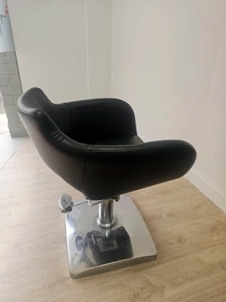 Sillón de peluquería negro
