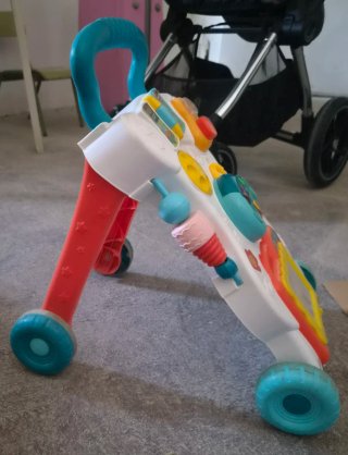 Andador para bebé con actividades