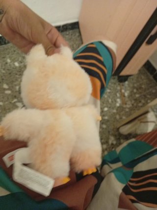 Labubu rosa y blanco suave de Dubai