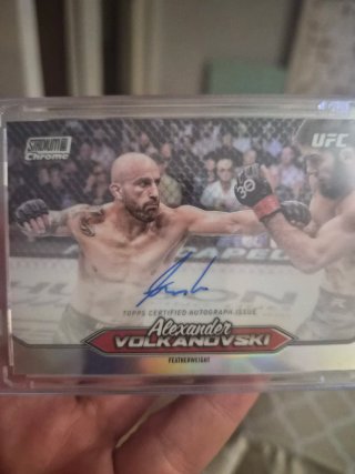 Alexander Volkanovski UFC Topps Chrome Autograph