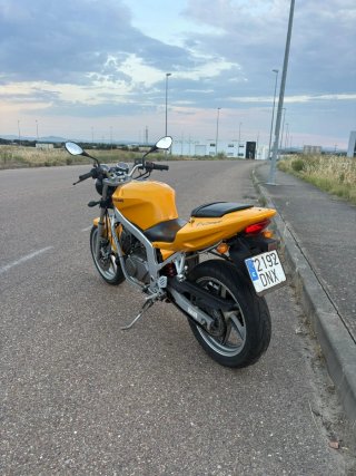 Hyosung Comet 125 Amarilla