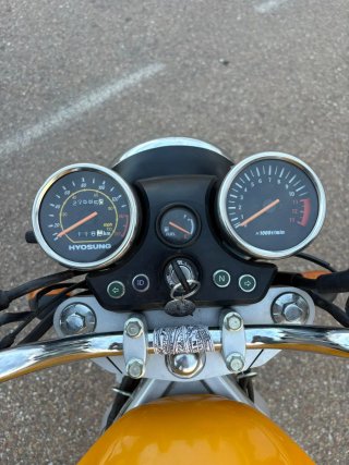 Hyosung Comet 125 Amarilla
