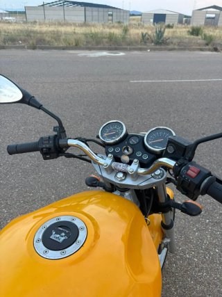 Hyosung Comet 125 Amarilla