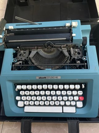 Máquina de escribir Olivetti Studio 46
