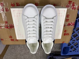 Sneakers Alexander McQueen Bianche e Nere
