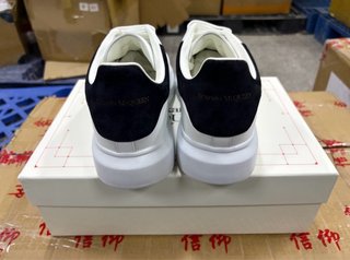 Sneakers Alexander McQueen Bianche e Nere
