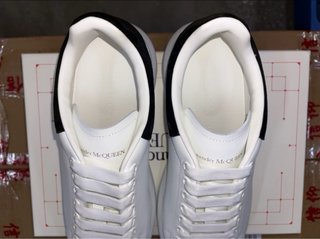 Sneakers Alexander McQueen Bianche e Nere