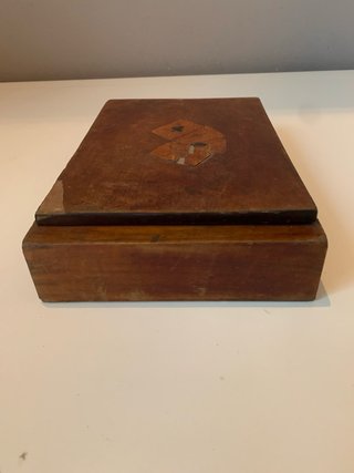 Contenitore in legno per carte da gioco vintage
