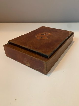 Contenitore in legno per carte da gioco vintage