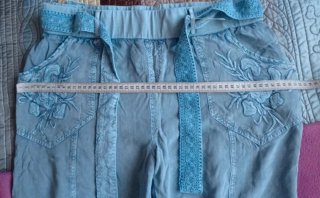 Pantalón capri talla 44 azul