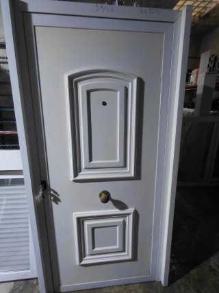 Puerta de entrada blanca