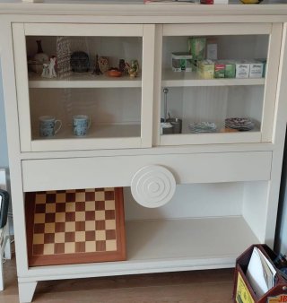 Vitrina de madera y cristal