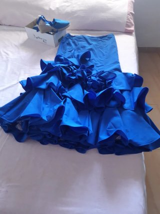 Falda flamenca talla 44-46 y zapatillas