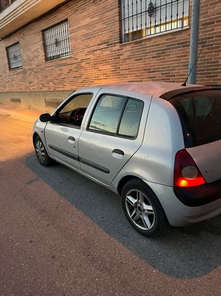 Renault Clio 2003