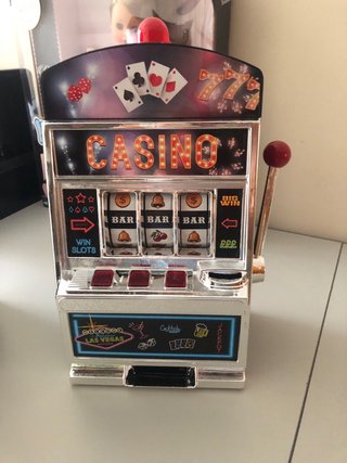 Máquina tragaperras de casino de juguete