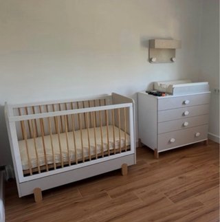 Cuna y cómoda infantil