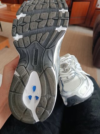 Tenis 740