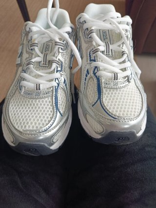Tenis 740