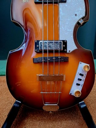 Höfner Ignition SE + funda + luthier
