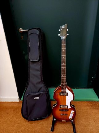 Höfner Ignition SE + funda + luthier