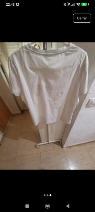 Camiseta blanca con gatos