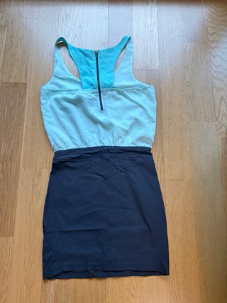 Vestido negro y turquesa