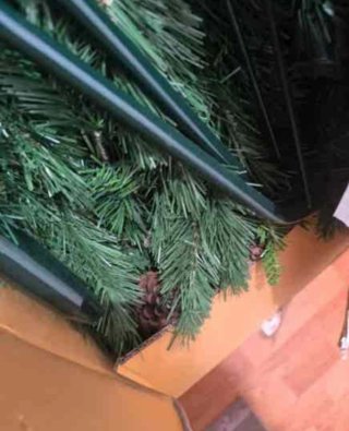 Árbol Navidad 210 cm con piñas