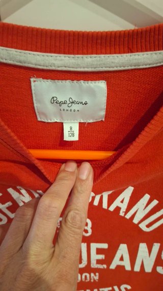 Sudadera infantil roja talla 8 años. 128cm