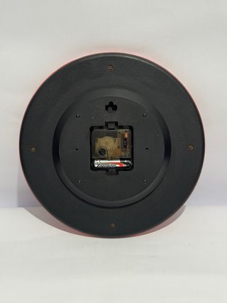 Orologio da parete rosso vintage
