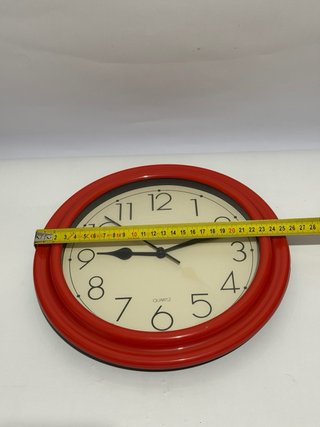 Orologio da parete rosso vintage