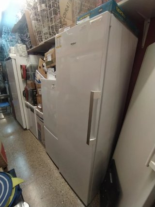 Congelador Vertical Whirlpool 180cm