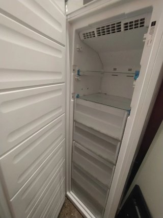 Congelador Vertical Whirlpool 180cm