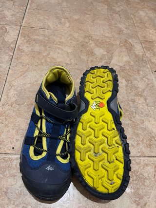 Sandalias deportivas niño azul y amarillo