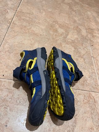 Sandalias deportivas niño azul y amarillo