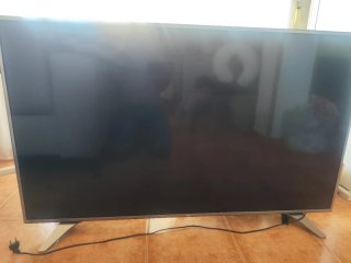 Televisor LG Smart TV 4K Gris