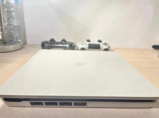 Console PS4 (PlayStation 4) + 2 Controller