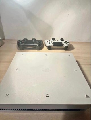Console PS4 (PlayStation 4) + 2 Controller