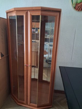 Mueble de madera con vitrina precio negociable