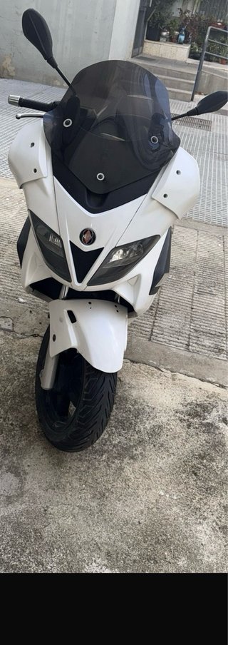 Gilera Nexus 250 Maxi Scooter Blanca