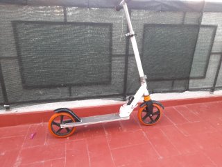 2Patinetes Oxelo MID 9 Rosa et otro lionelo