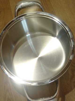 Olla AMC 3 litros con tapa. 20cm. A estrenar