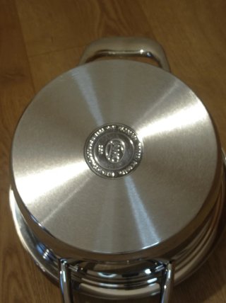 Olla AMC 3 litros con tapa. 20cm. A estrenar