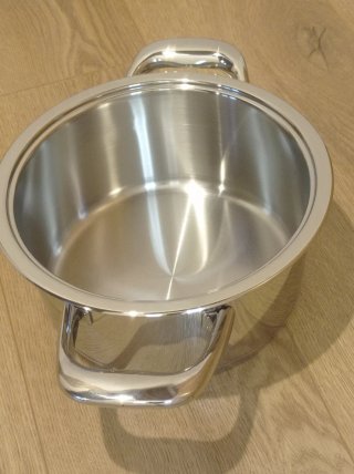 Olla AMC 3 litros con tapa. 20cm. A estrenar