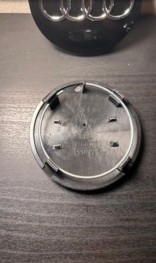 Tapabujes Audi negros 68mm (4 unidades)