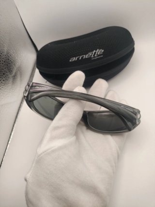 Gafas de sol Arnette negras y multicolor
