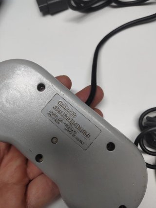 Super Nintendo (SNES) + Mando y cables originales.