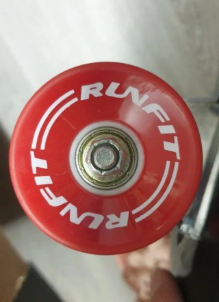 Skate RunFit Negro Ruedas Rojas