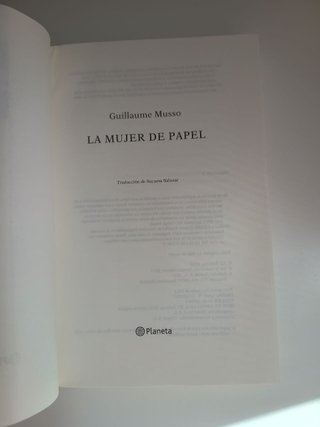 La mujer de papel, novela de Guillaume Musso