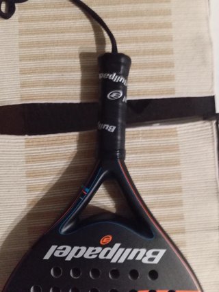 Pala de pádel Bullpadel - ¡Como nueva!
