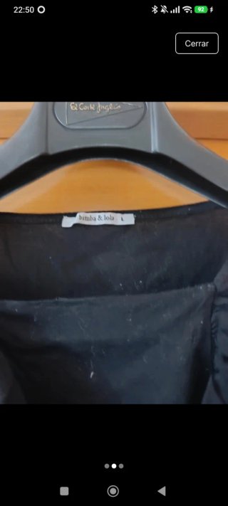 Blusa negra con volantes